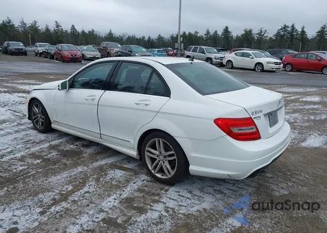 2014 Mercedes-Benz C 300 Sport 4Matic z USA, uszkodzony, nr VIN WDDGF8AB5ER304607